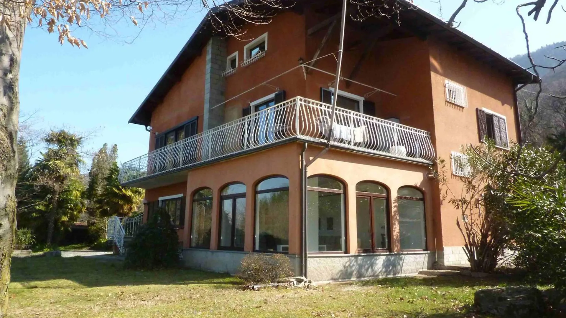 Casa Paradiso Porto Valtravaglia Italy